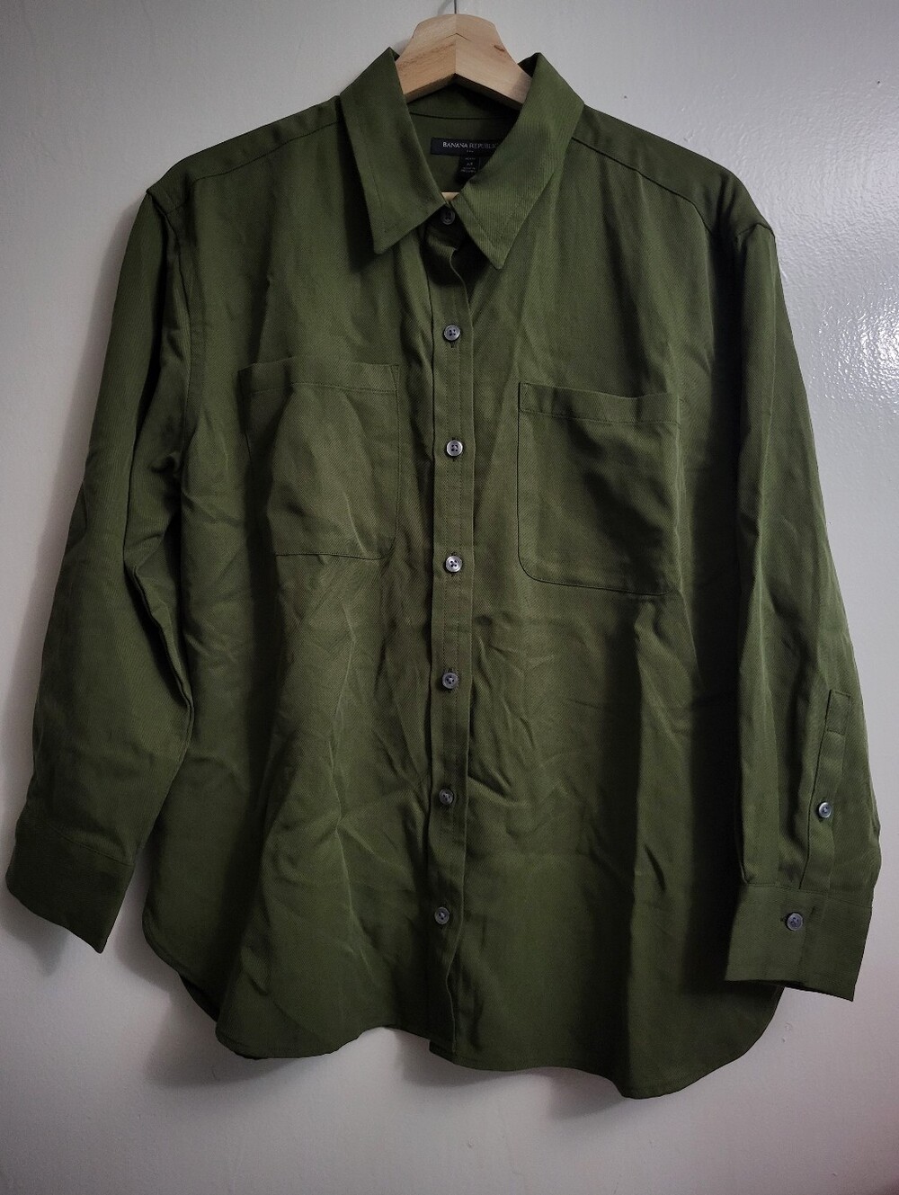 Banana Republic Olive Green Long-Sleeve Button Shirt With Pockets Medium NWT